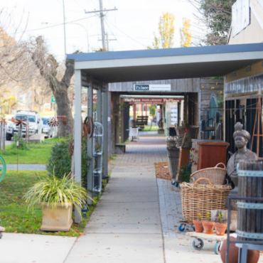 Tourism business on Bungendore's main street