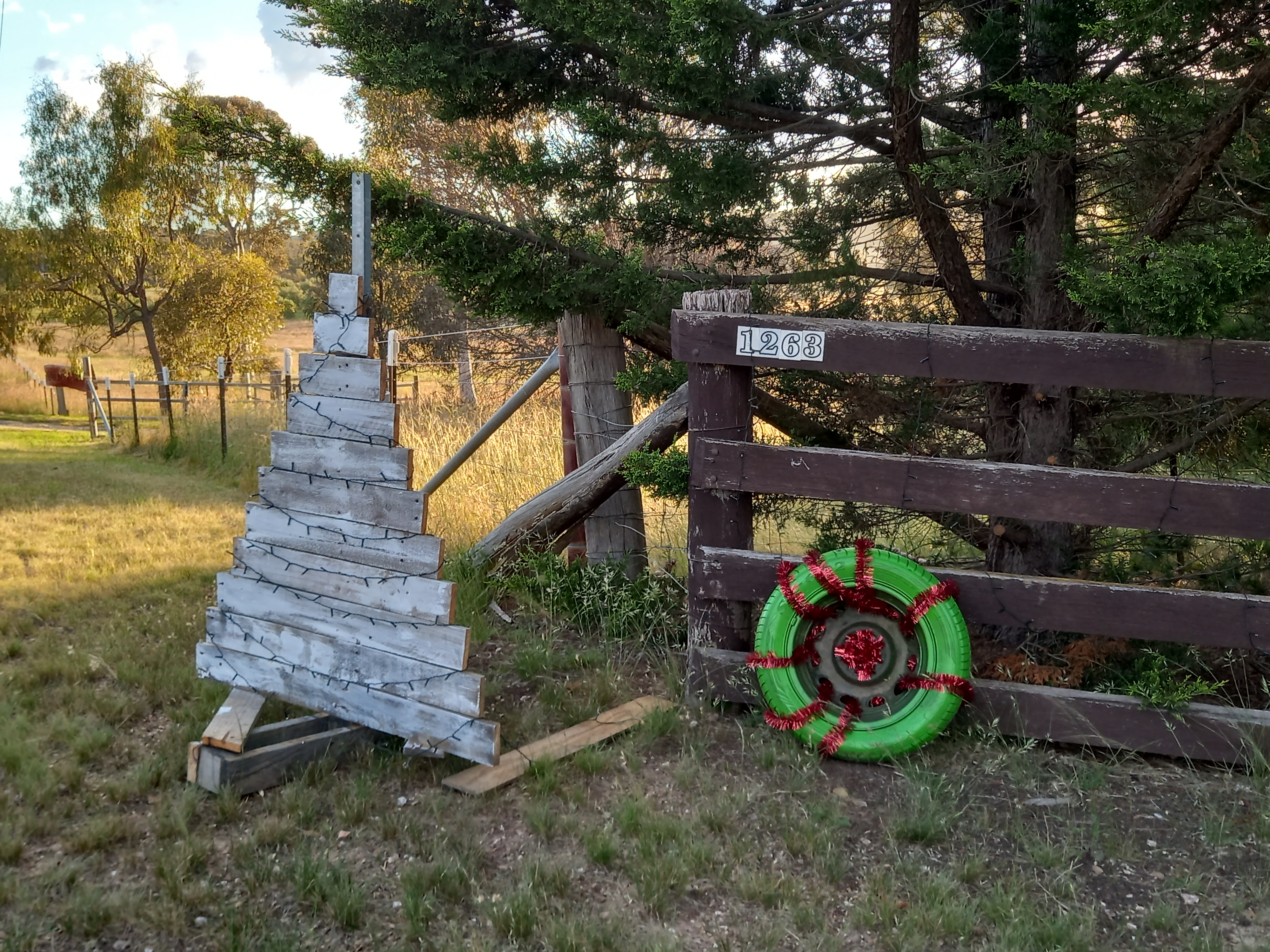 Pallet Tree & Tyre Wreath